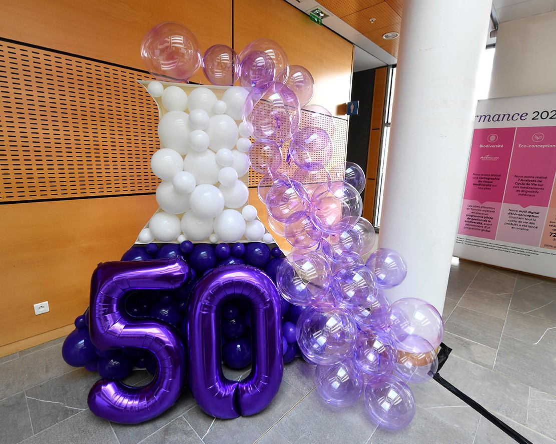 Photocall erlenmeyer en ballons pour des Journées Portes Ouvertes sur un thème scientifique